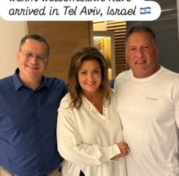 Sunday night live-Did Doug Weiss smell lonely Joni?